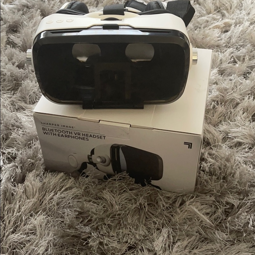 Bluetooth VR headset with earphones